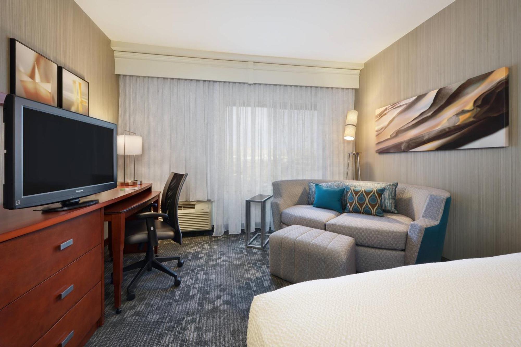Hotel Courtyard 3*