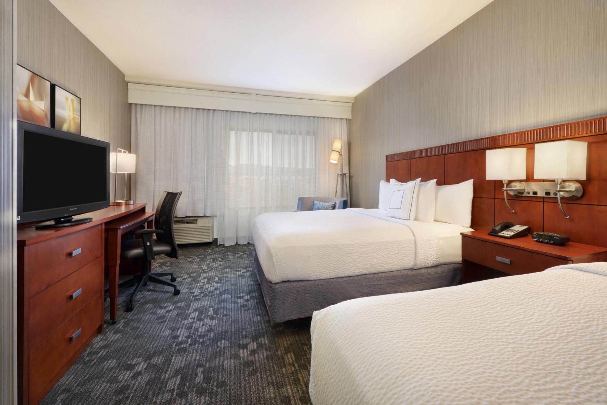 Courtyard Hotel 3*