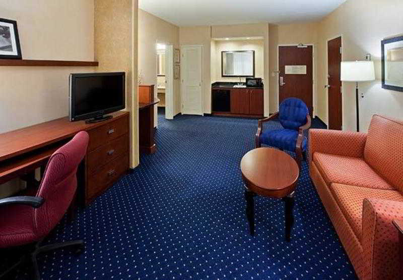 Courtyard Hotel 3*